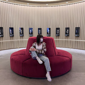 Meet your Posher, Lina